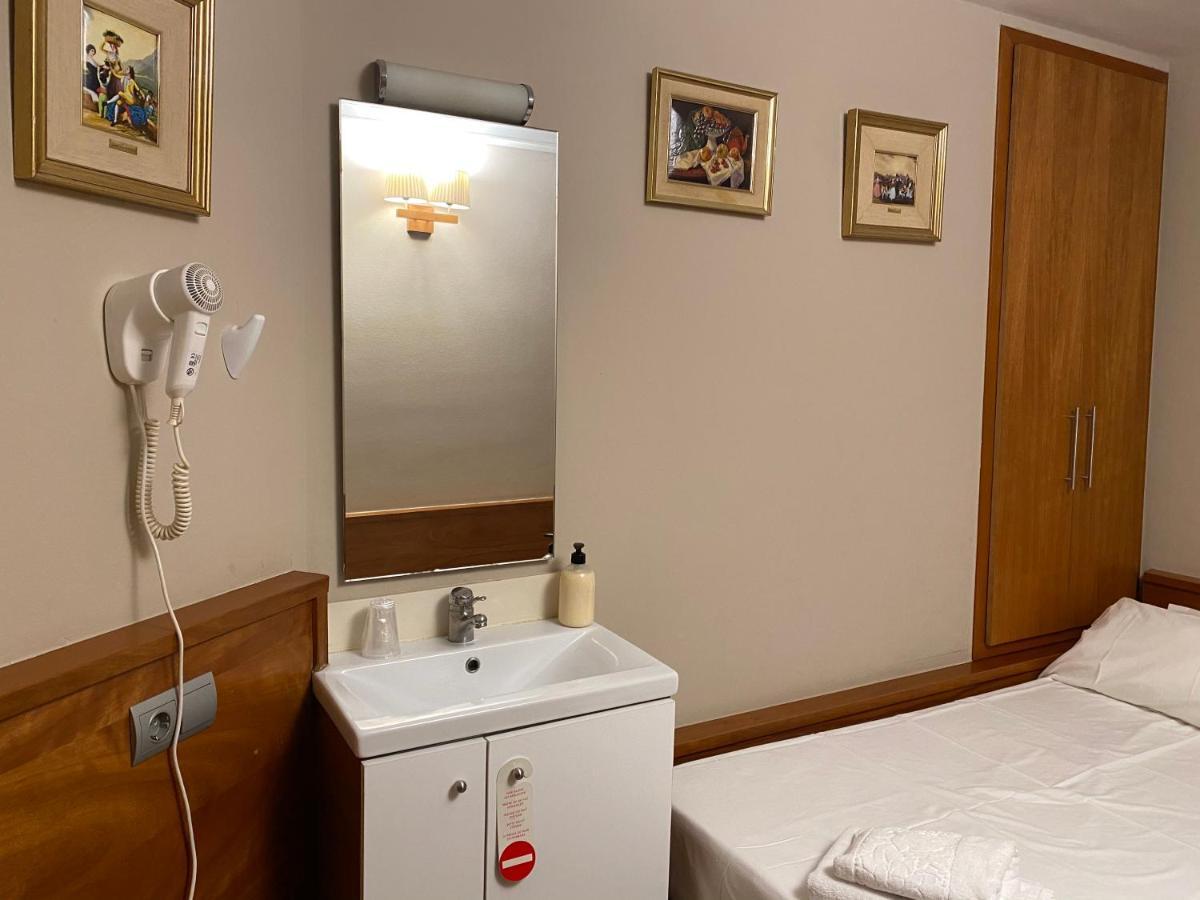 Hostal Galicia Cardedeu Esterno foto