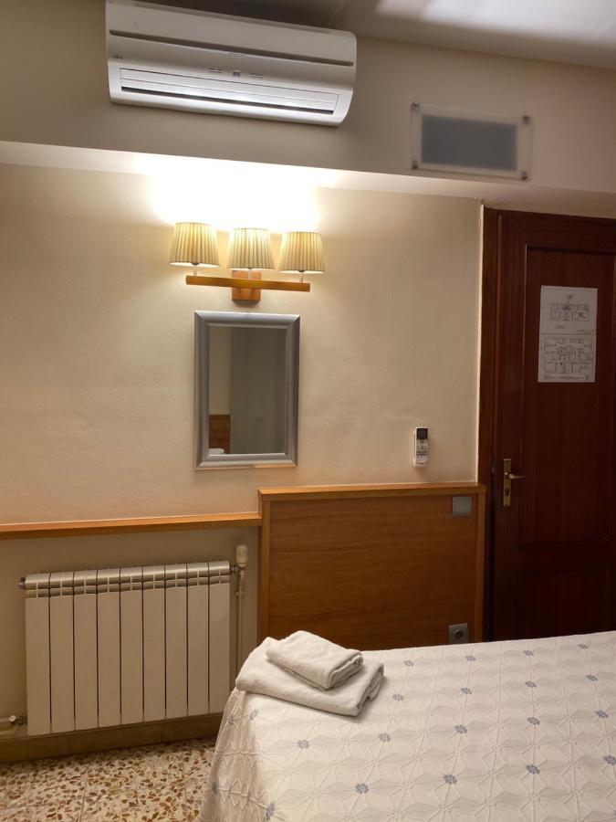 Hostal Galicia Cardedeu Esterno foto