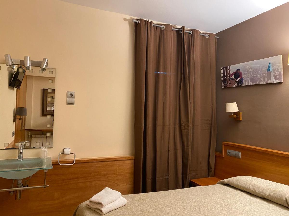 Hostal Galicia Cardedeu Esterno foto