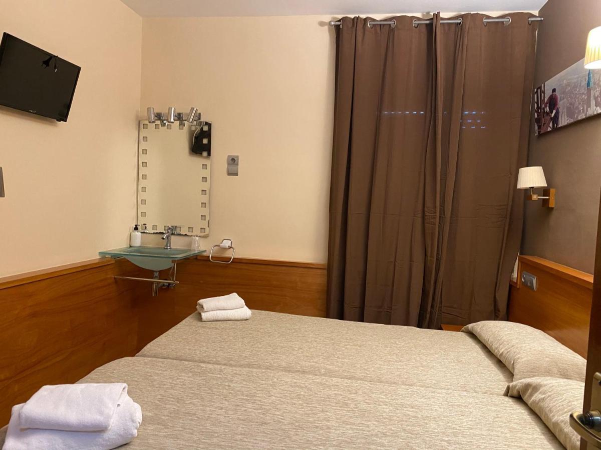 Hostal Galicia Cardedeu Esterno foto
