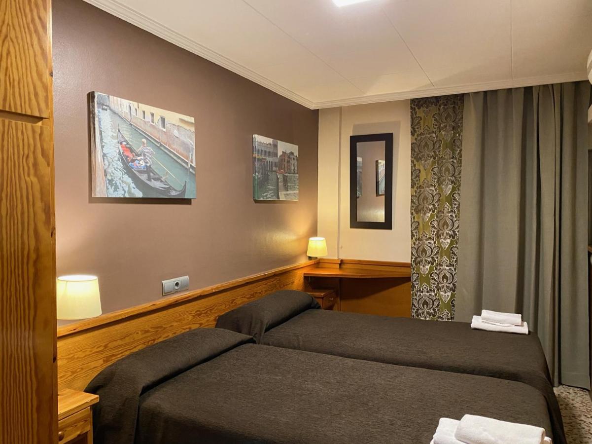 Hostal Galicia Cardedeu Esterno foto