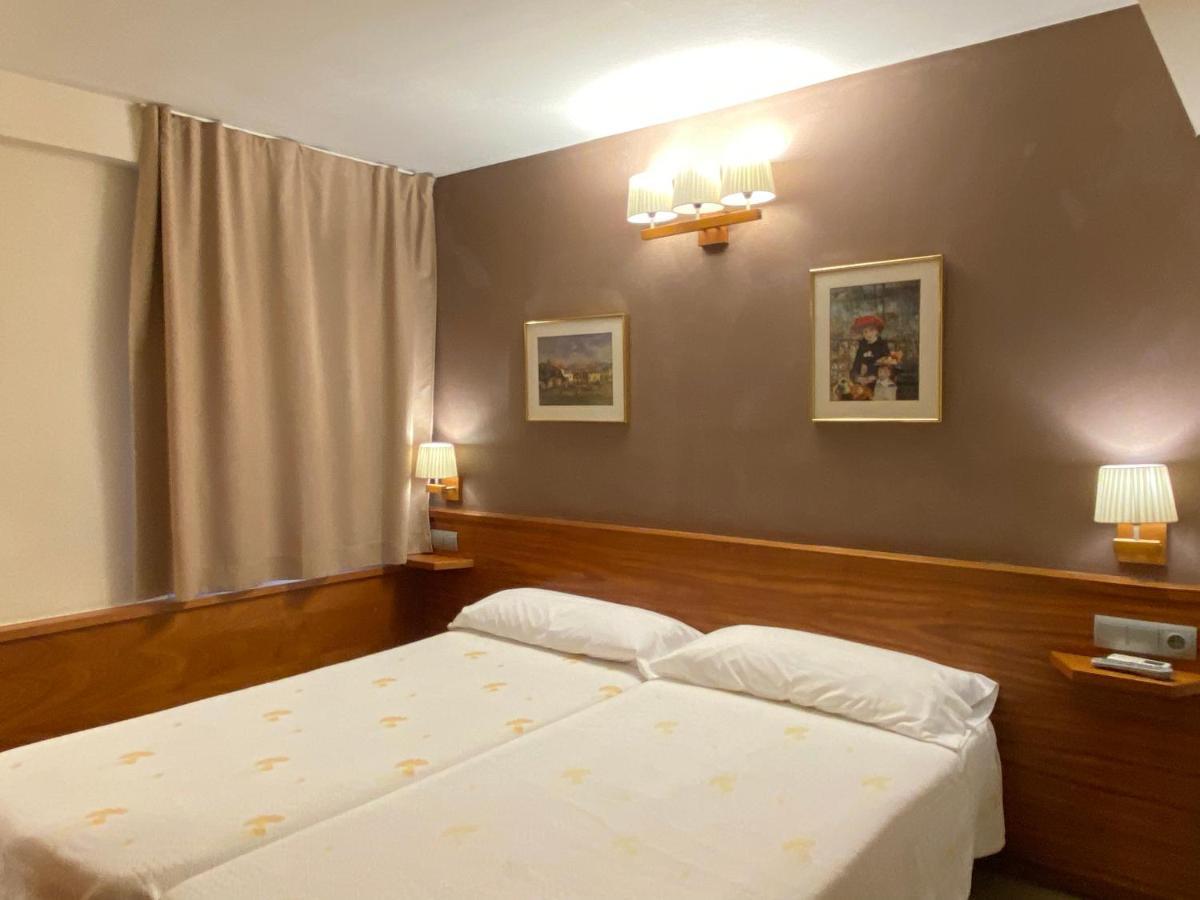 Hostal Galicia Cardedeu Esterno foto
