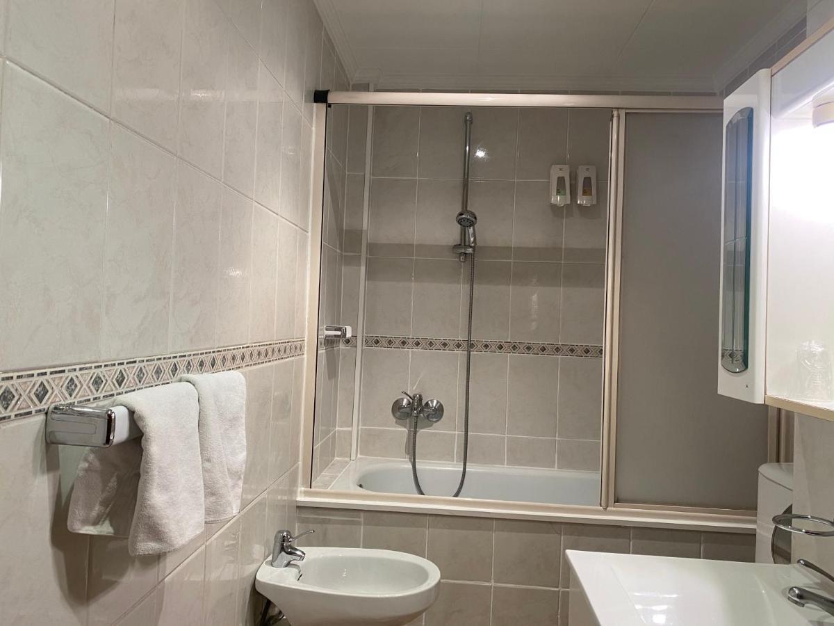 Hostal Galicia Cardedeu Esterno foto