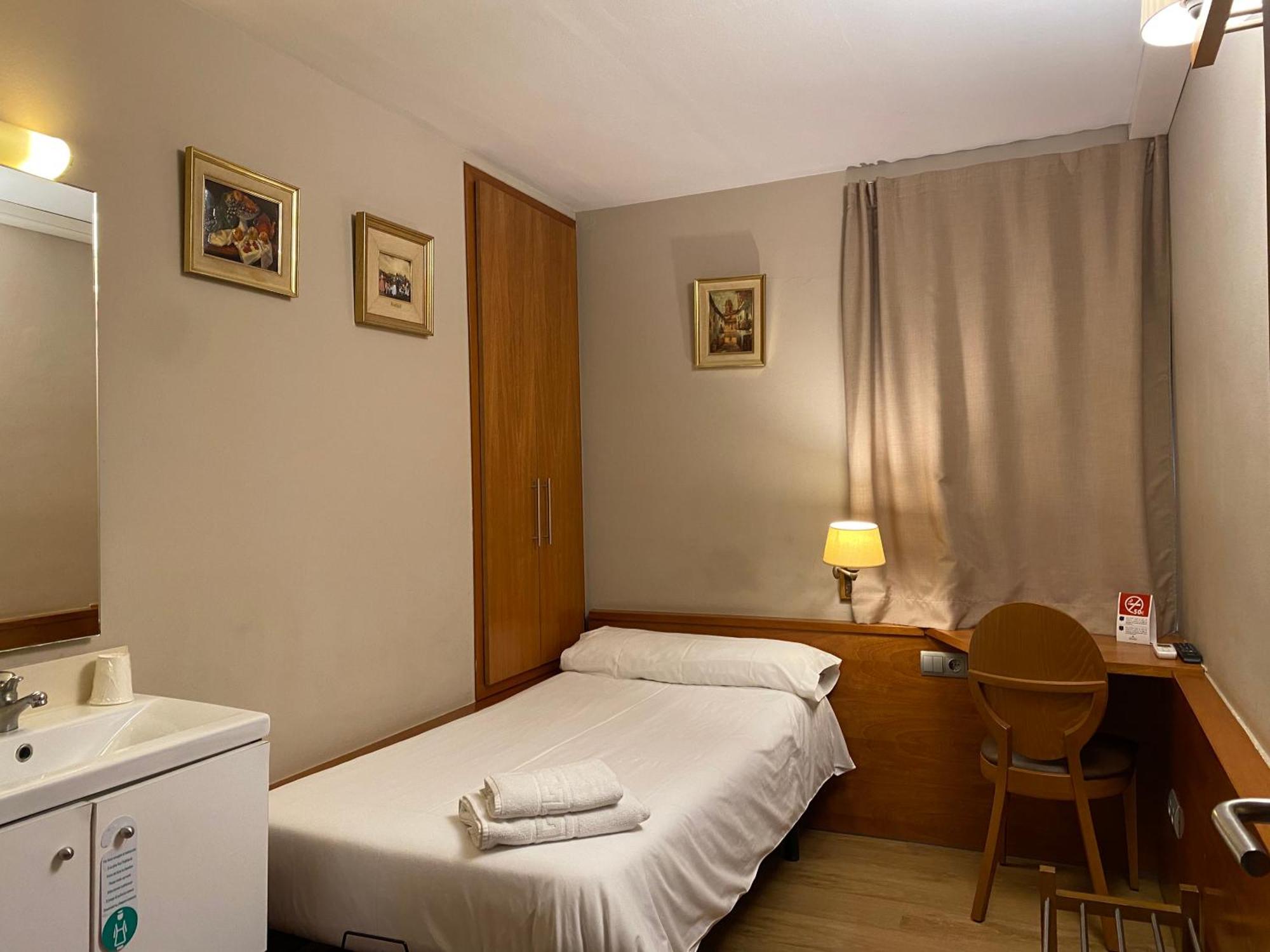 Hostal Galicia Cardedeu Esterno foto